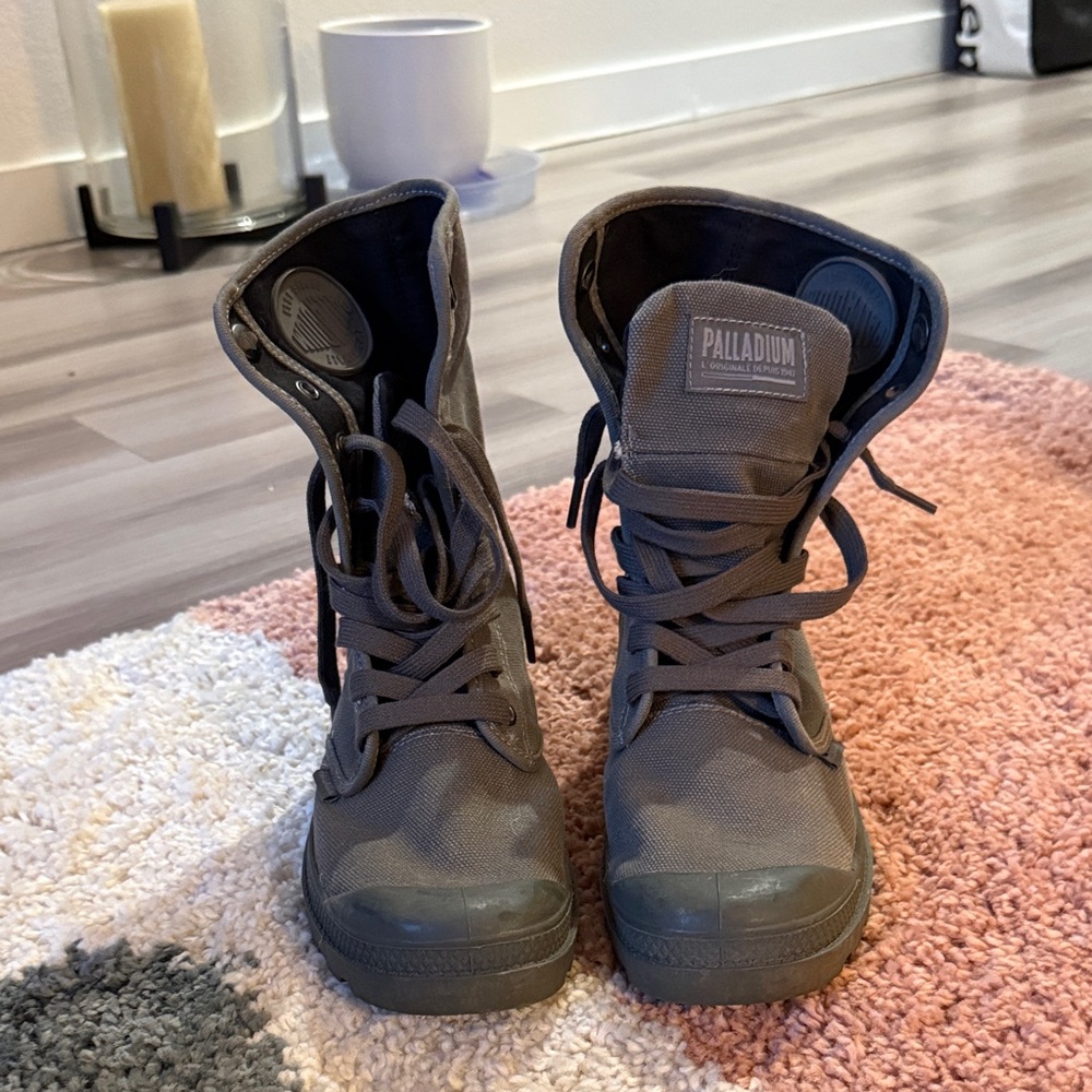 Grey palladium canvas boots
